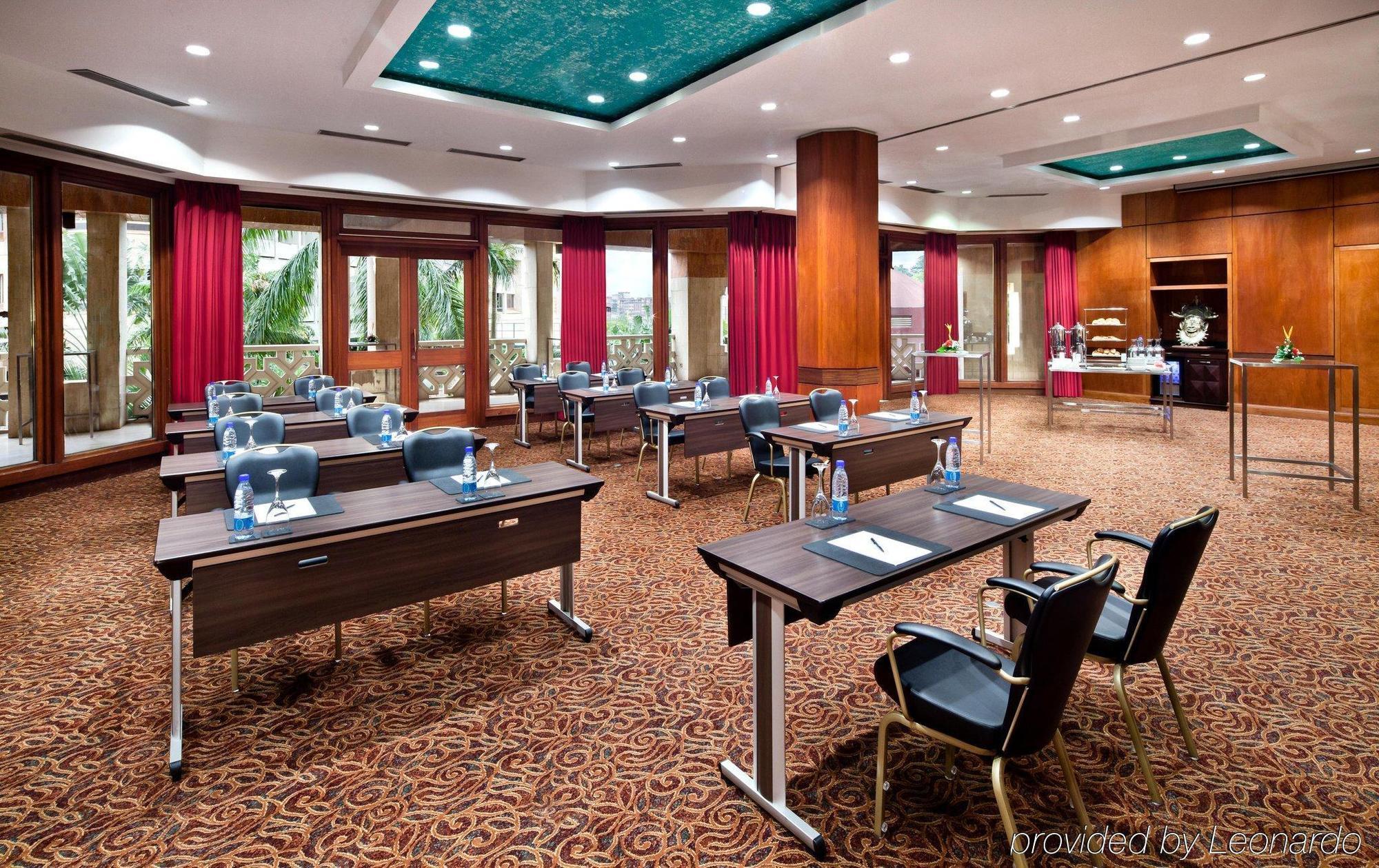 Hotel Hilton Yaoundé Affari foto